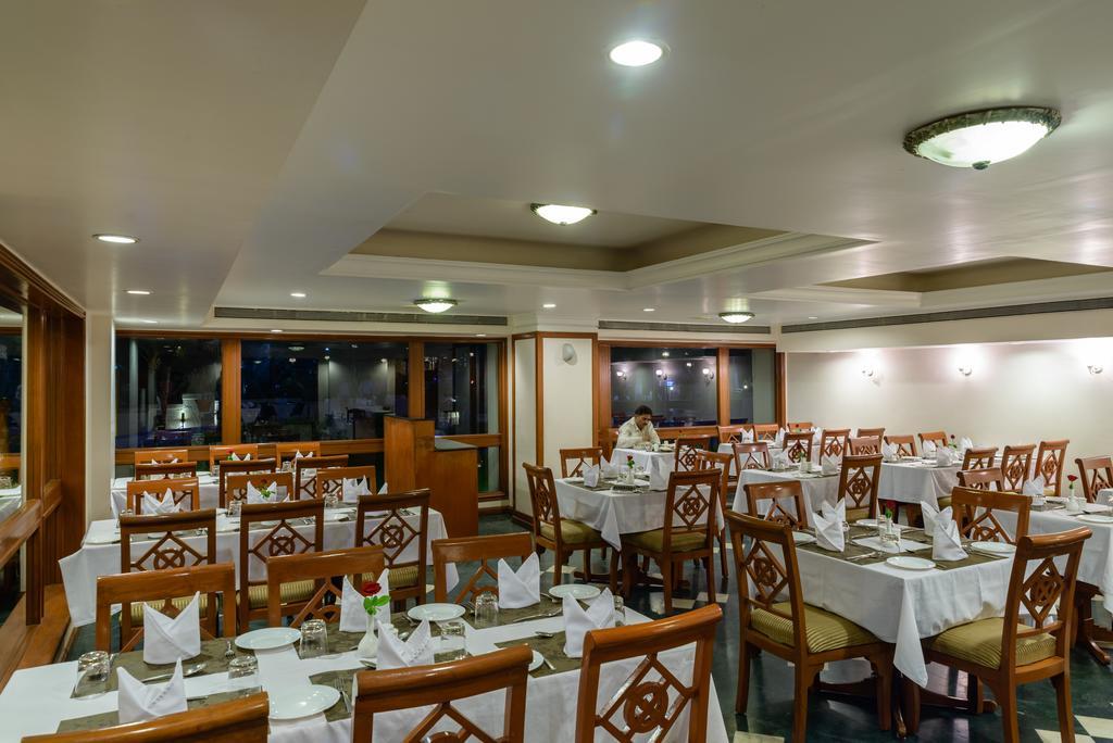 Quality Inn Palms Gandhidham Exterior photo