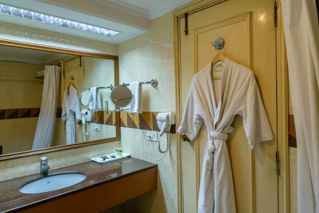 Quality Inn Palms Gandhidham Exterior photo