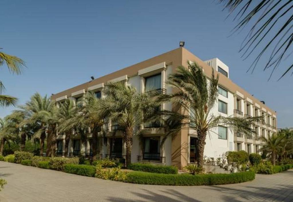 Quality Inn Palms Gandhidham Exterior photo