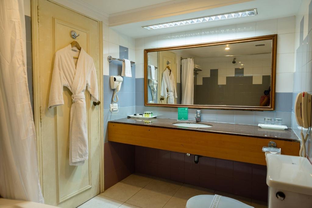 Quality Inn Palms Gandhidham Exterior photo
