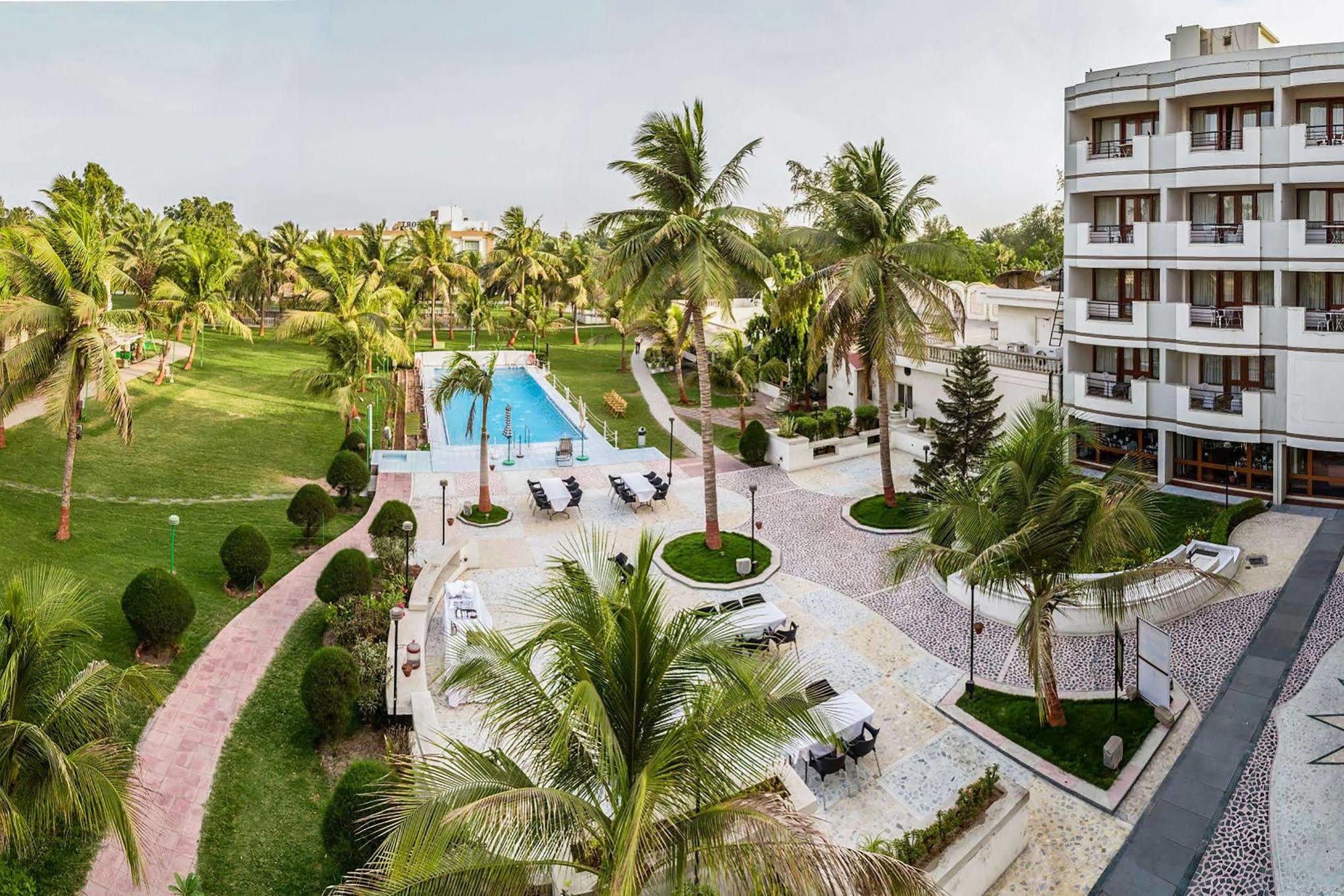 Quality Inn Palms Gandhidham Exterior photo