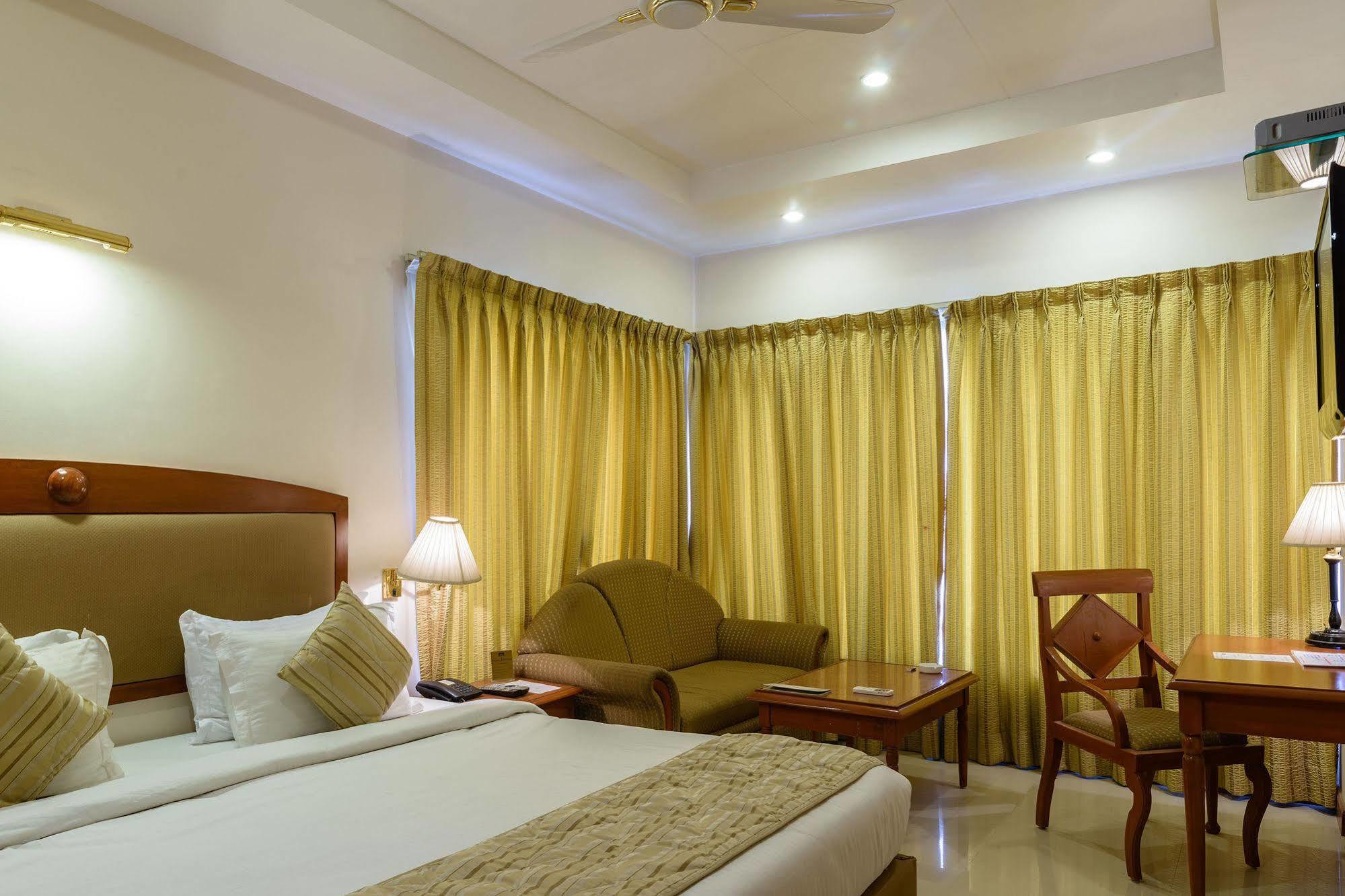 Quality Inn Palms Gandhidham Exterior photo