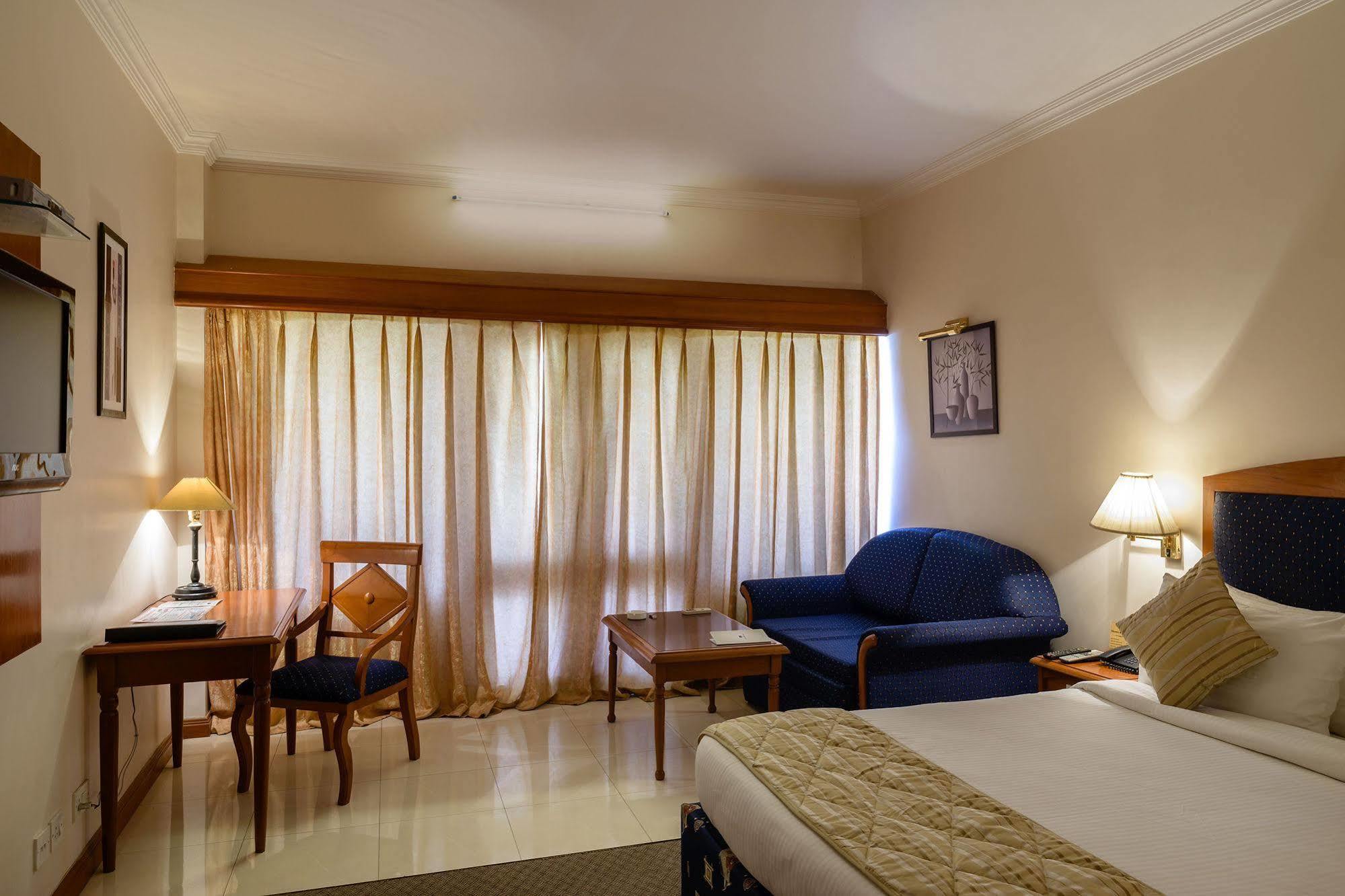 Quality Inn Palms Gandhidham Exterior photo