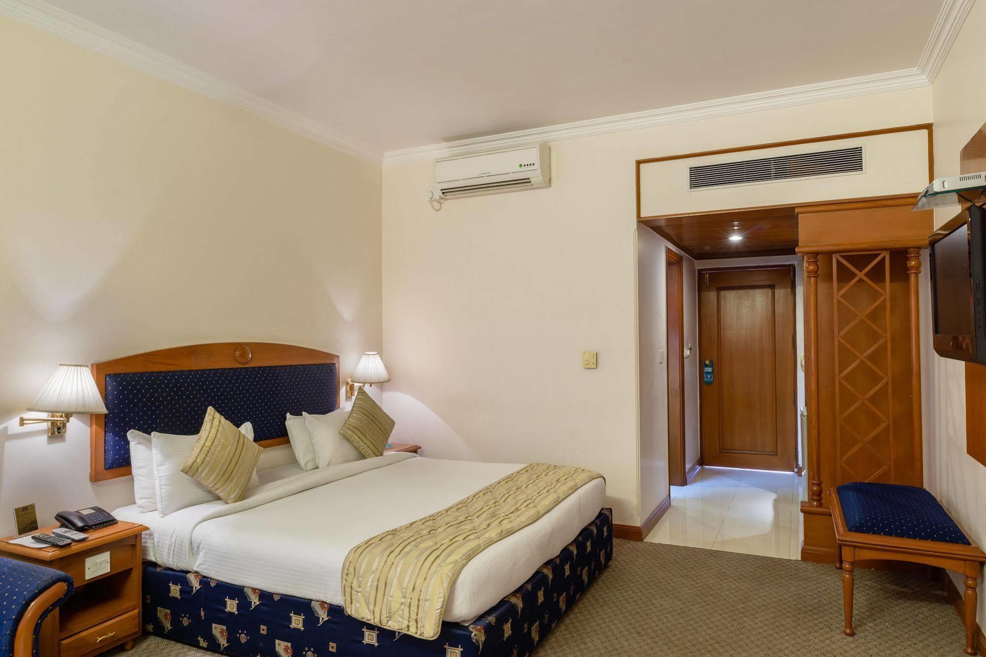 Quality Inn Palms Gandhidham Exterior photo
