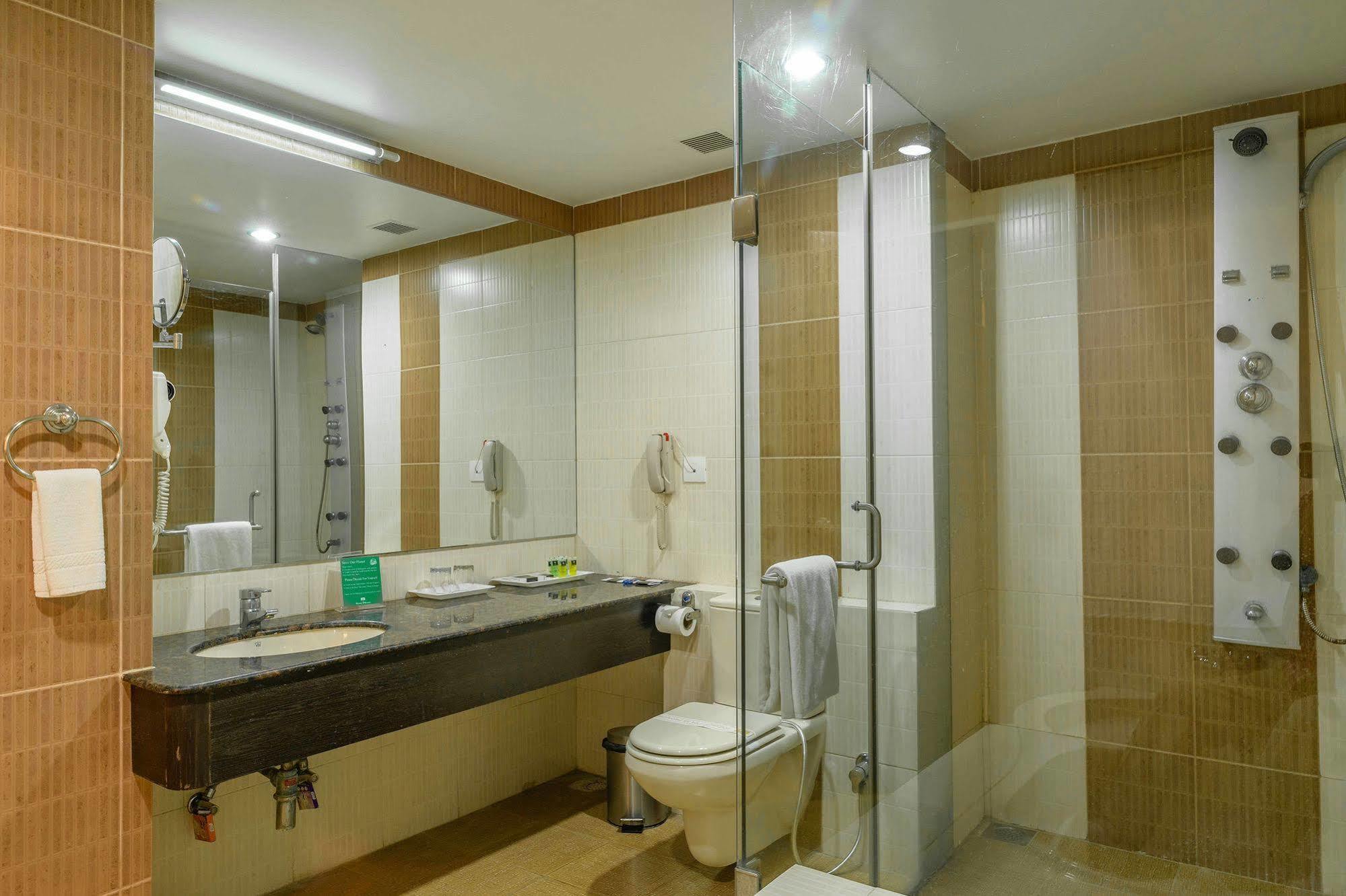 Quality Inn Palms Gandhidham Exterior photo